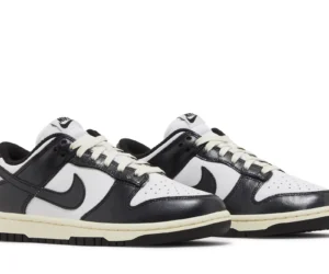 Wmns Dunk Low 'Vintage Panda'